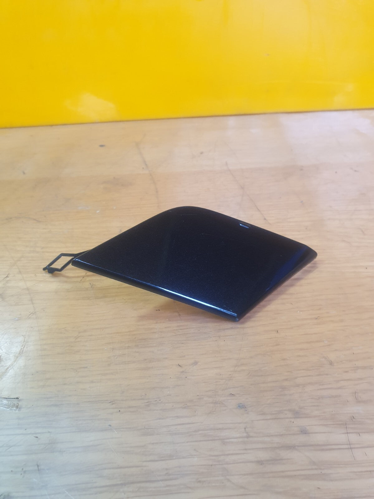 ✅2023 BMW I4 G26 E-DRIVE 40 M SPORT REAR BUMPER TOW EYE COVER BLACK 8078584 A190 - Image 1