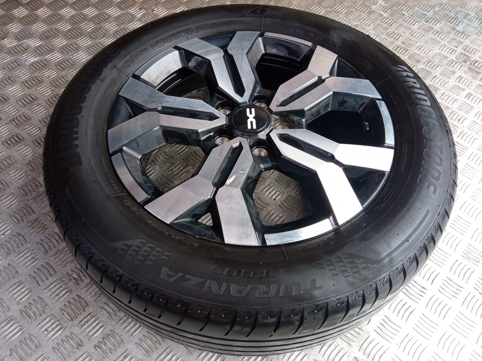 ✅Dacia Duster Journey 1.3 Petrol 2024 Alloy Wheel & Tyre 215/60 R17 403005180R - Image 2