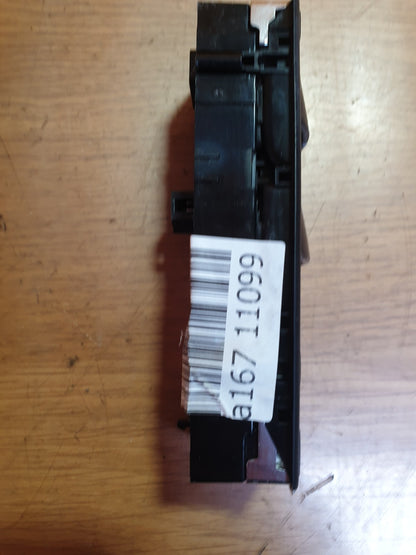 ✅2013 MERCEDES C CLASS W204 FRONT RIGHT DRIVER SIDE WINDOW SWITCH A2049055402 - Image 2