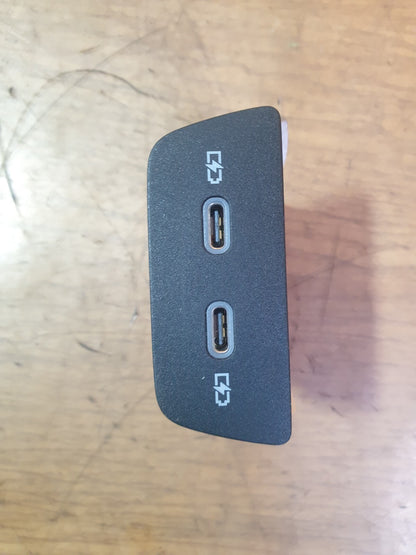 ✅VW GOLF MK8 1.5 PETROL 2022 REAR DOUBLE USB CHARGING PORT 2G6035954 Warranty - Image 2