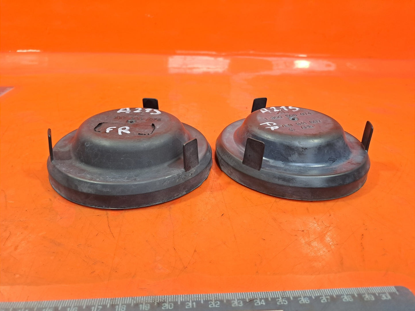 2015 VW TRANSPORTER T30 HIGHLINE 2.0D FRONT RIGHT HEADLIGHT PROTECTION CAPS A215 - Image 2