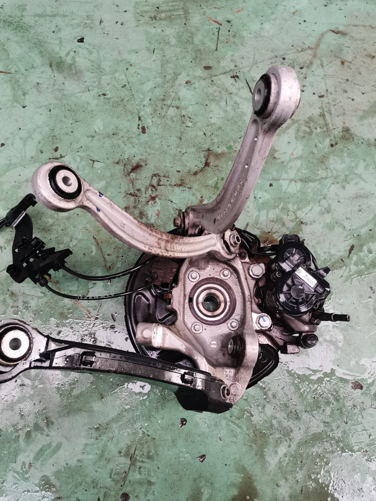 MERCEDES C200 W205 2.0 PETROL 2015 REAR RIGHT SUSPENSION LEG A2054232098 A048 - Image 2