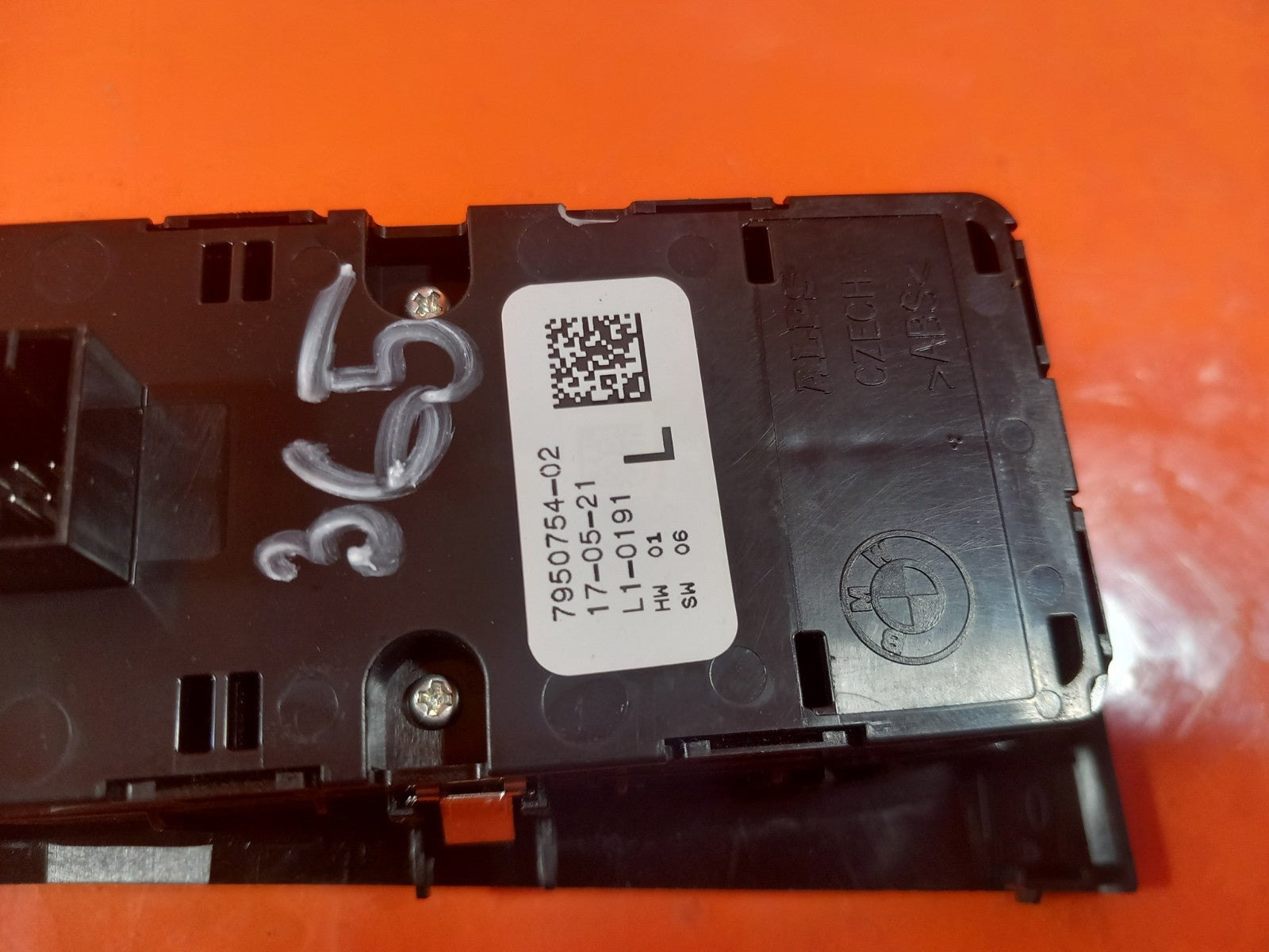 BMW F40 116D 1.5 Diesel 2021 Front Right Door Window Switch 7950754 A365 - Image 12