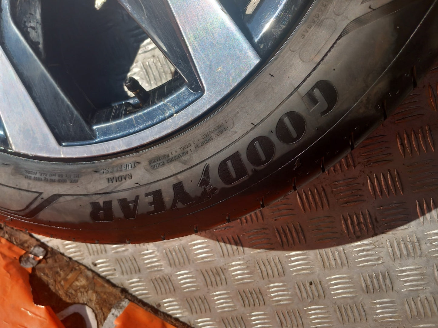 2023 Renault Captur MK2 Alloy Wheel w/ Tyre 215/55 R18 403005075R Warranty A392 - Image 2