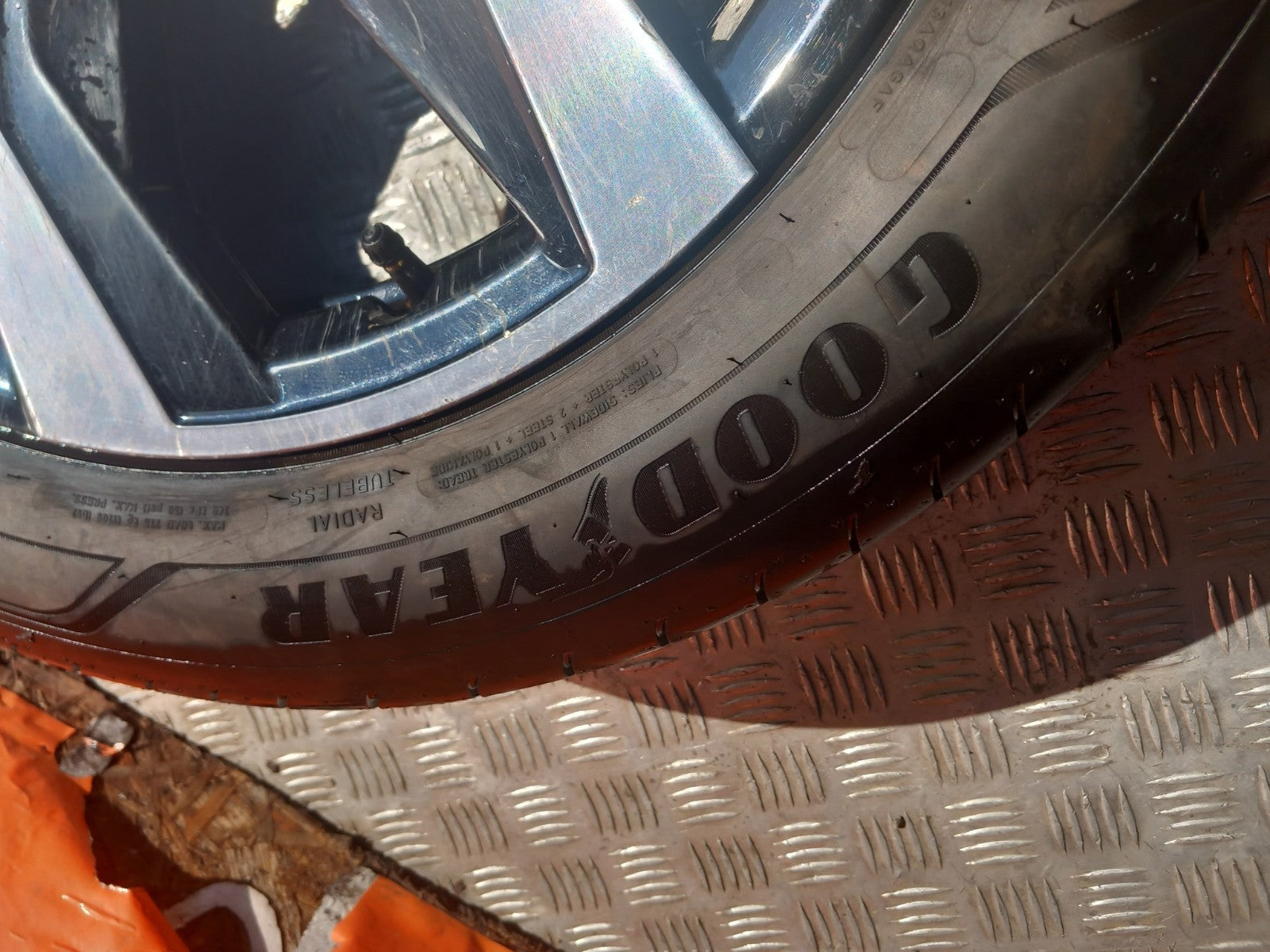 2023 Renault Captur MK2 Alloy Wheel w/ Tyre 215/55 R18 403005075R Warranty A392 - Image 2