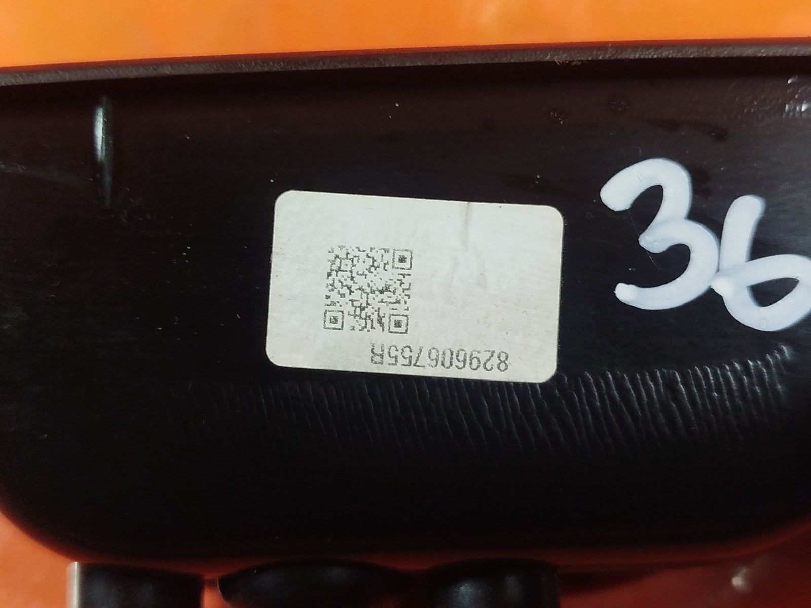 ✅2024 DACIA DUSTER JOURNEY REAR RIGHT WINDOW CONTROL TRIM 829606755R A364 - Image 8
