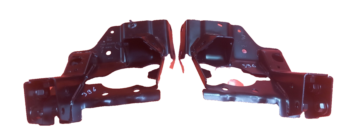 2025 Land Rover Defender L663 Bracket Pair Left Right N8B2-607A98-AC A396 - Image 1