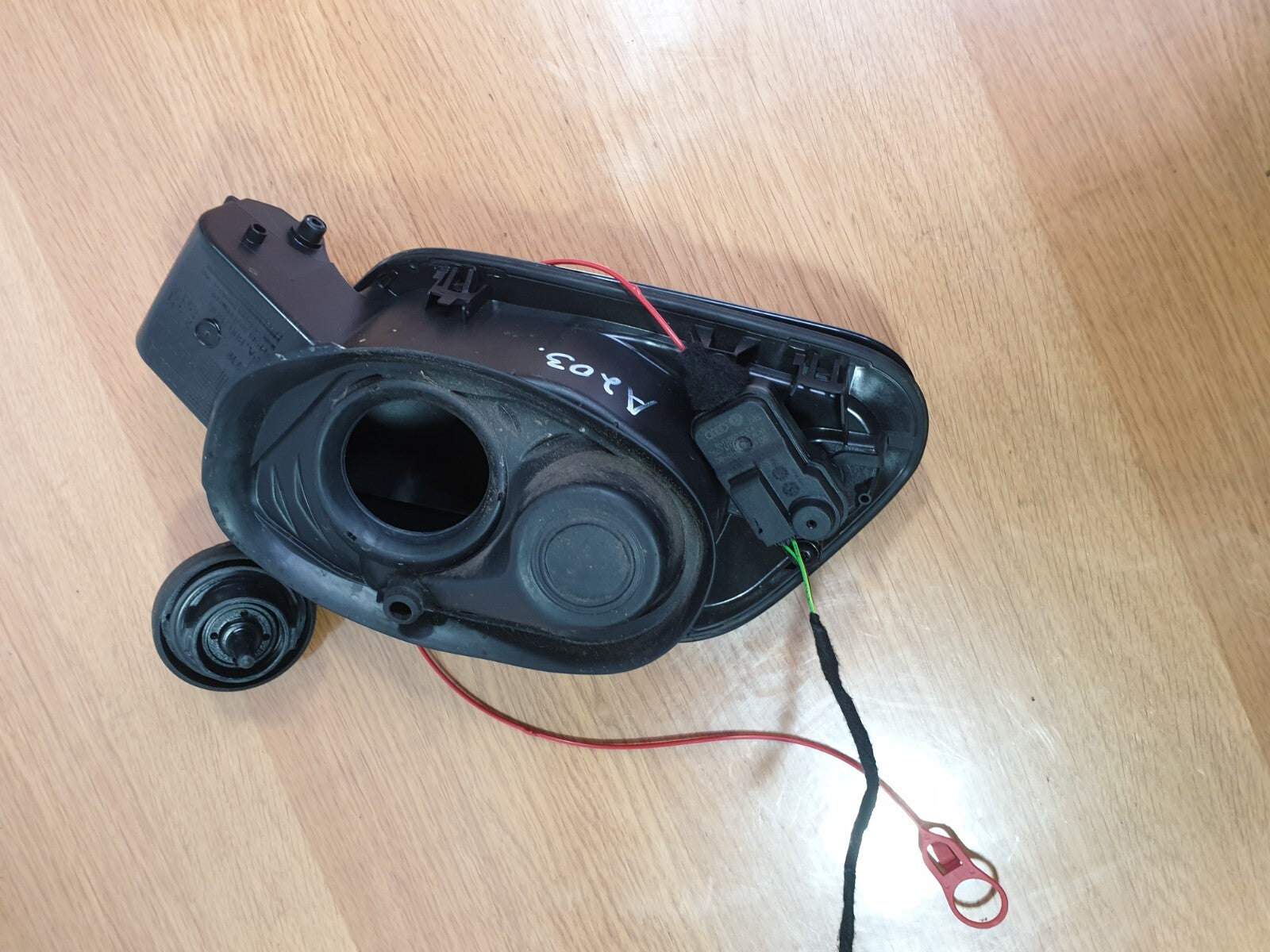 ✅Audi A1 Sport 1.0 Petrol 2020 FUEL TANK FLAP CAP COVER 82A809906 8V0862153A - Image 4