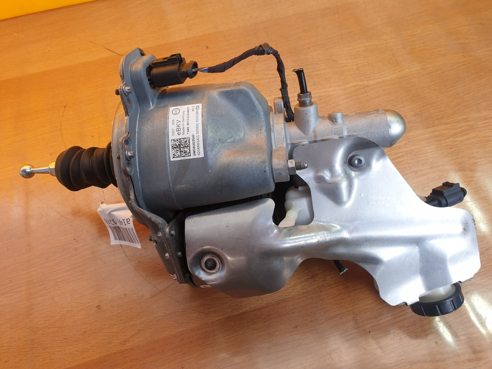 ebay-src:https://i.ebayimg.com/00/s/mtiwmfgxnjaw/z/pfeaaoswqo1l6w-i/$_57.jpg