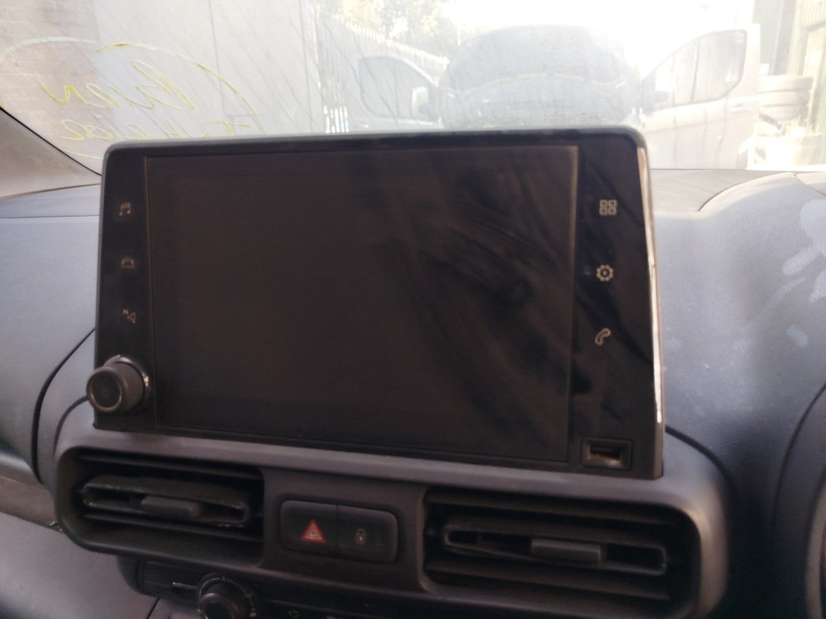 Vauxhall Combo MK4 1.5 Diesel 2020 Radio Media Sat Nav Display Screen A414 - Image 1
