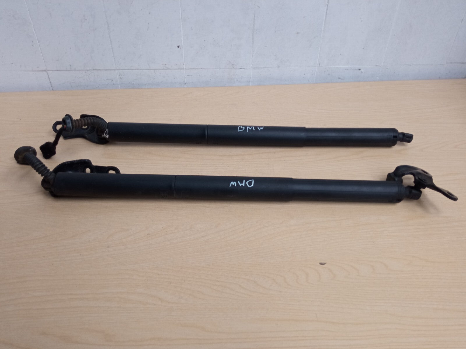 BMW 218D F45 M SPORT 2015 PAIR OF ELECTRIC TAILGATE BOOT STRUTS 7348523 Warranty - Image 3