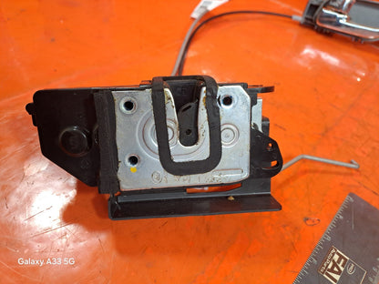 ✅SSANGYONG RODIUS TURISMO 2.2 DIESEL 2017 FRONT LEFT DOOR LOCK Warranty A286 - Image 2