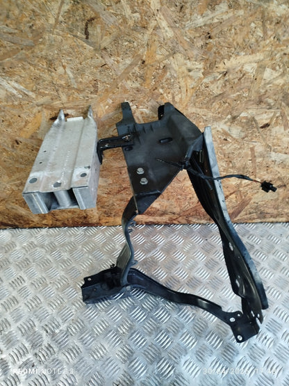 ✅MERCEDES E250 W212 2.1 DIESEL 2011 FRONT RIGHT HEADLIGHT BRACKET A212620030 - Image 5