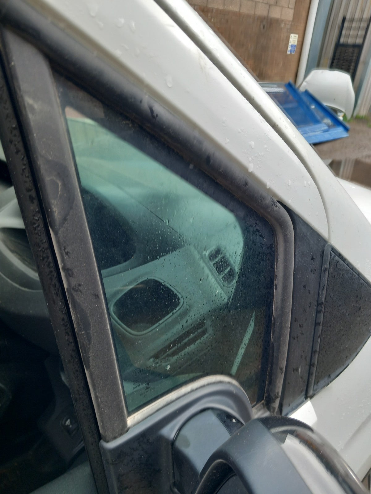 2022 Peugeot Partner K9  Front Right Quarter Window Glass Warranty A419 - Image 2