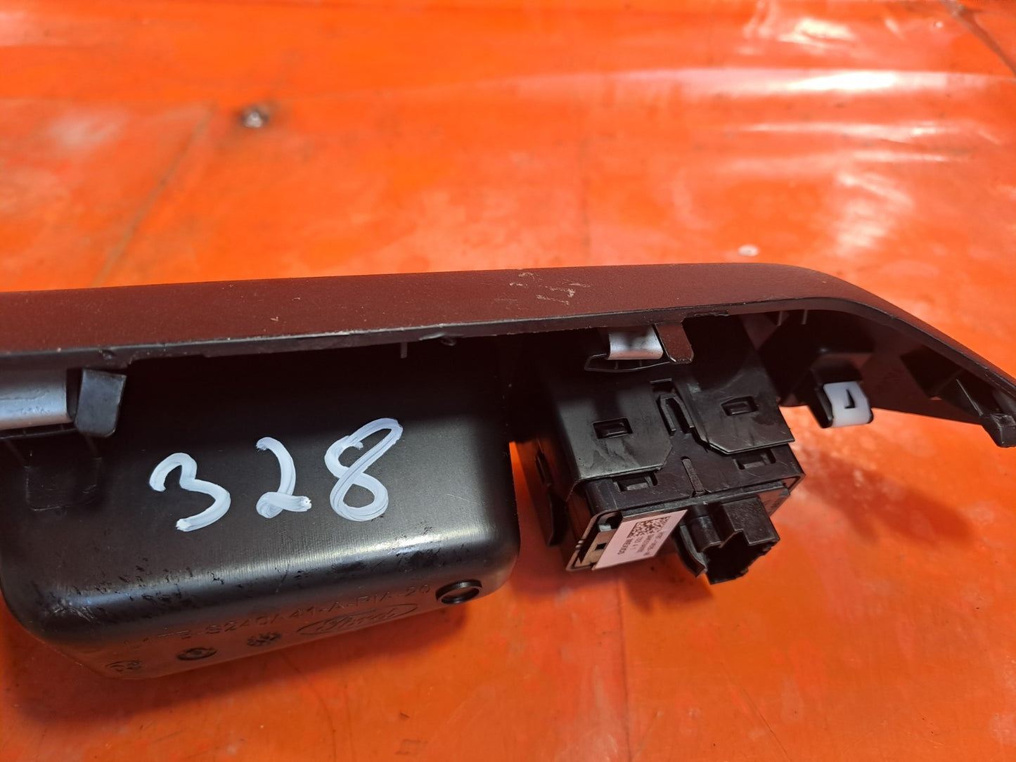 ✅2023 FORD PUMA TITANIUM FRONT LEFT DOOR WINDOW SWITCH L1TB-S240A41 + WARRANTY - Image 9
