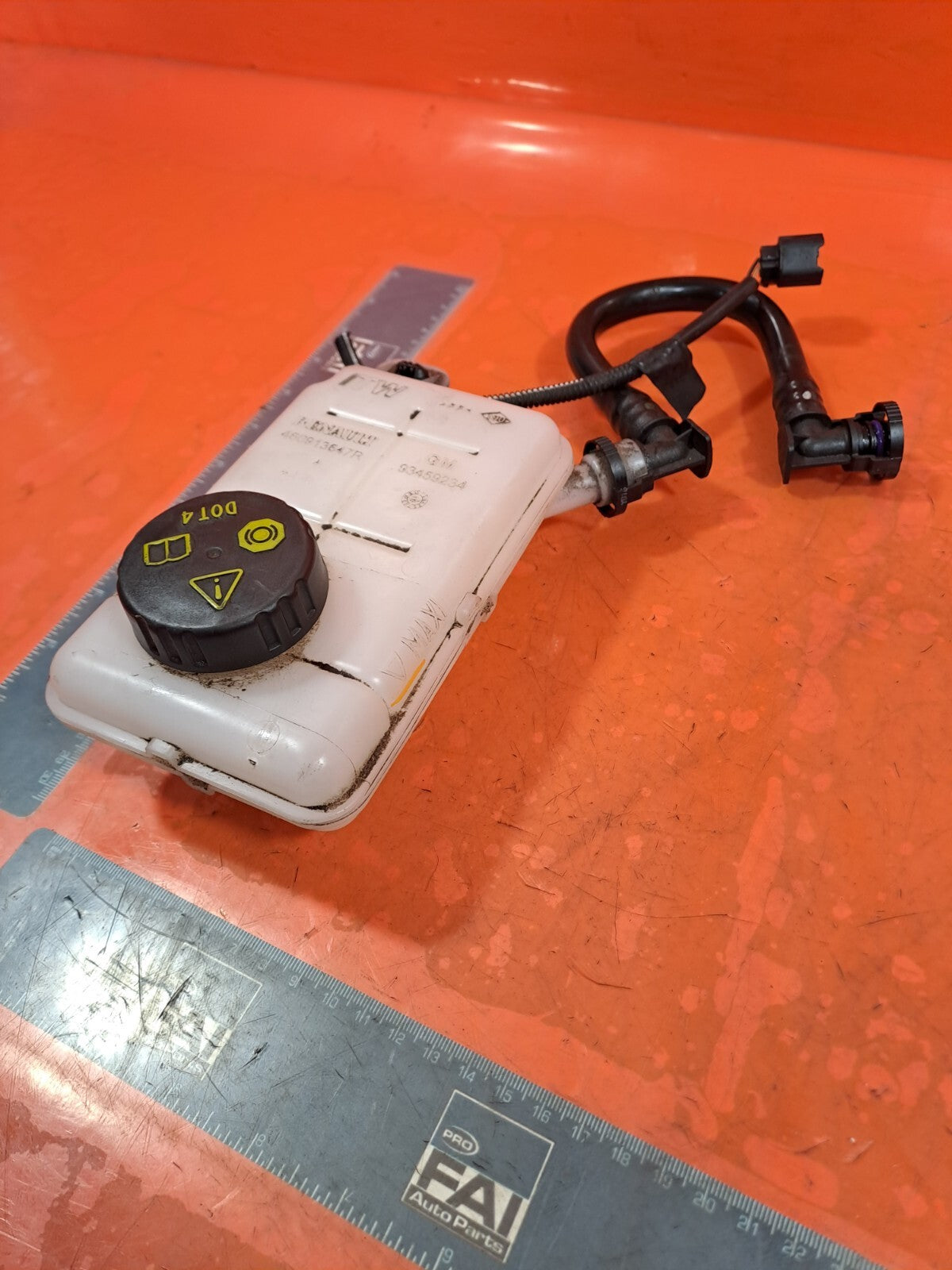 ✅Renault Trafic III Sl27 2016 1.6 Diesel BRAKE FLUID RESERVOIR 460913647R A256 - Image 3