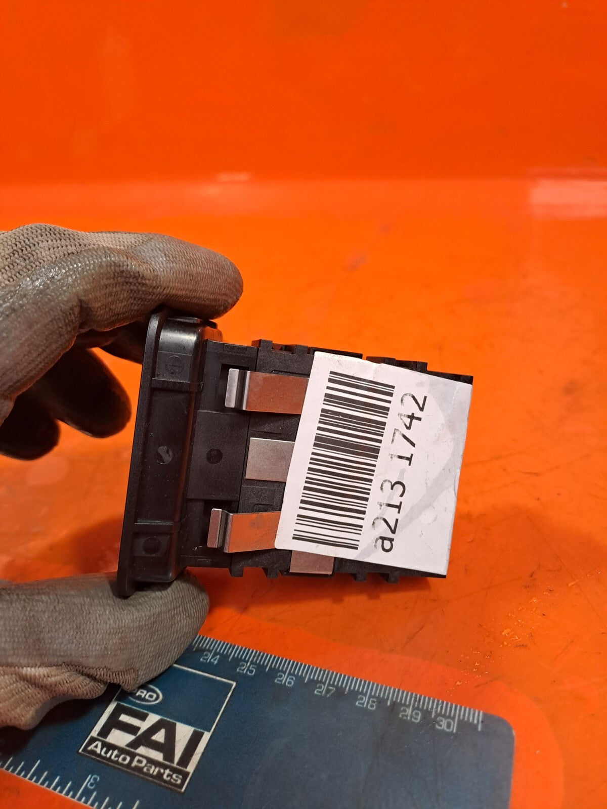 ✅MERCEDES W176 A180 1.6 PETROL 2012 HANDBRAKE RELEASE SWITCH A2469050451 A213 - Image 6