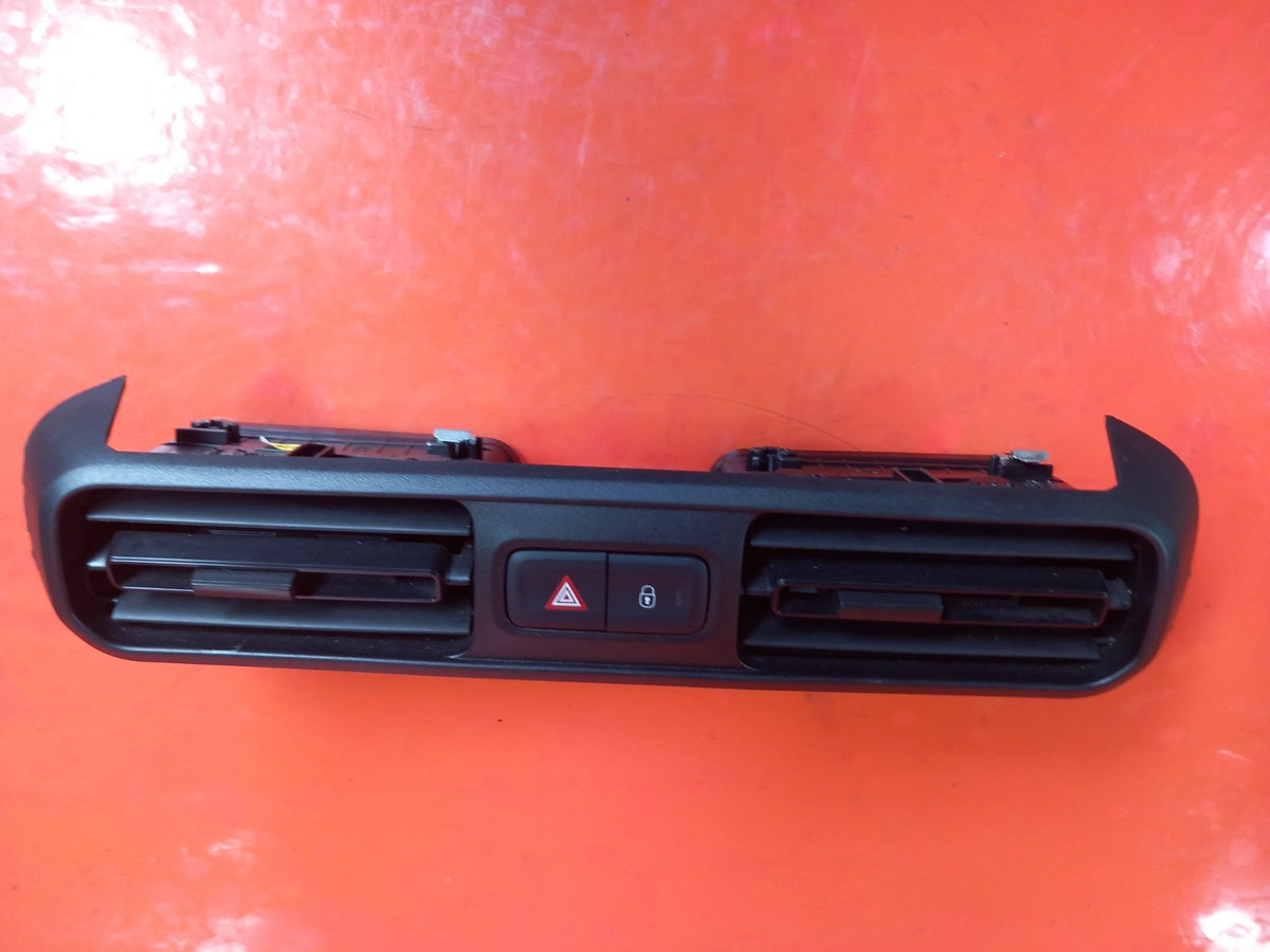 Citroen Berlingo 650 1.5 Diesel 2021 Dashboard Centre Air Vents Warranty A415 - Image 4