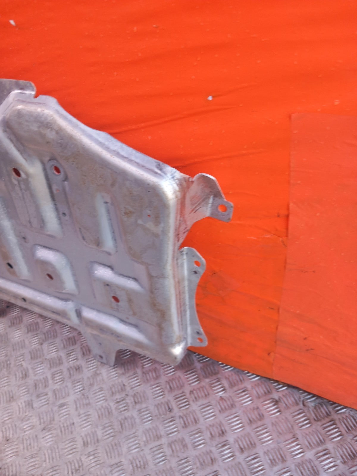 Land Rover Defender L663 3.0 Diesel 2025 Front Bumper Undertray Engine L8B27E063 - Image 12