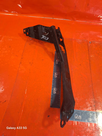 ✅2018 BMW X1 F48 2.0P LEFT HEADLIGHT SUPPORT BRACKET 7426633 + WARRANTY A303 - Image 1