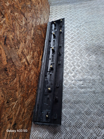 ✅Land Rover Discovery 2.0D 2018 FRONT LEFT DOOR MOULDING HY32-21065-AD Warranty - Image 12