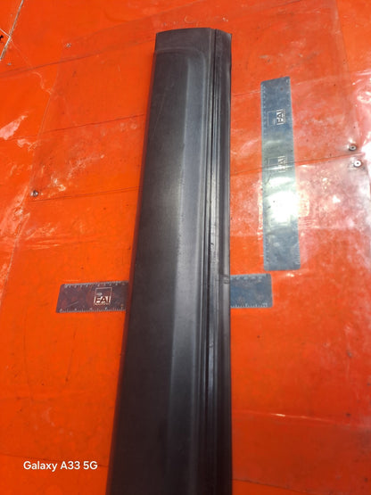 ✅2015 LAND ROVER DISCOVERY 4 L319 FRONT RIGHT LOWER DOOR MOULDING TRIM DGP000123 - Image 4