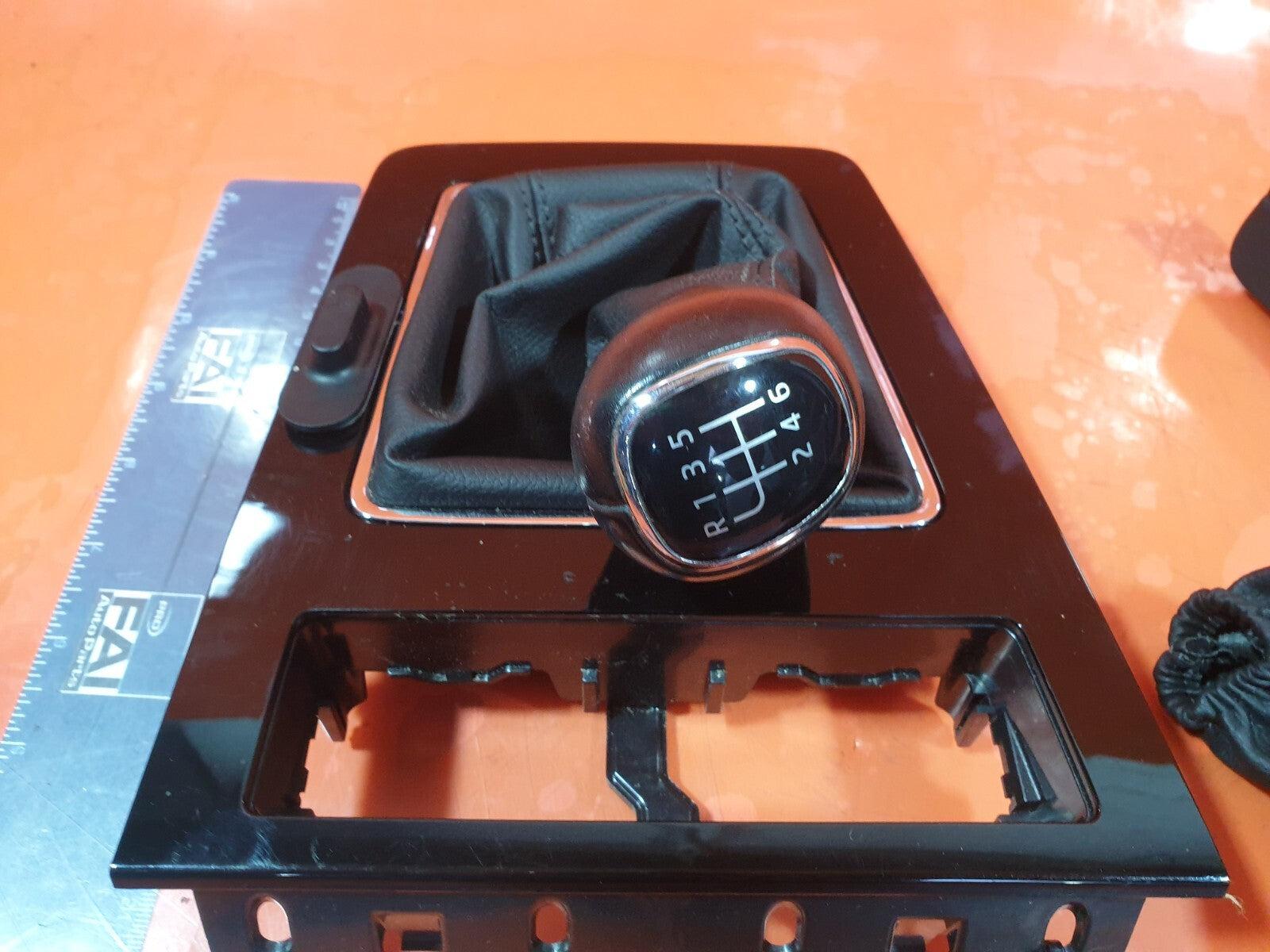 SKODA OCTAVIA MK3 1.4 PETROL 2018 GEARSTICK WITH SURROUNDING 5E2863212C Warranty - Image 3