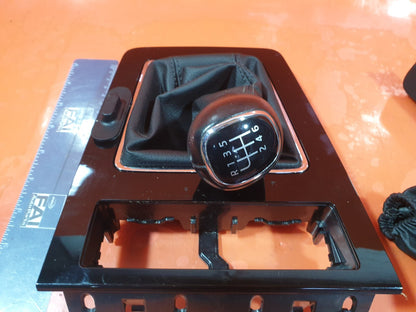 SKODA OCTAVIA MK3 1.4 PETROL 2018 GEARSTICK WITH SURROUNDING 5E2863212C Warranty - Image 3