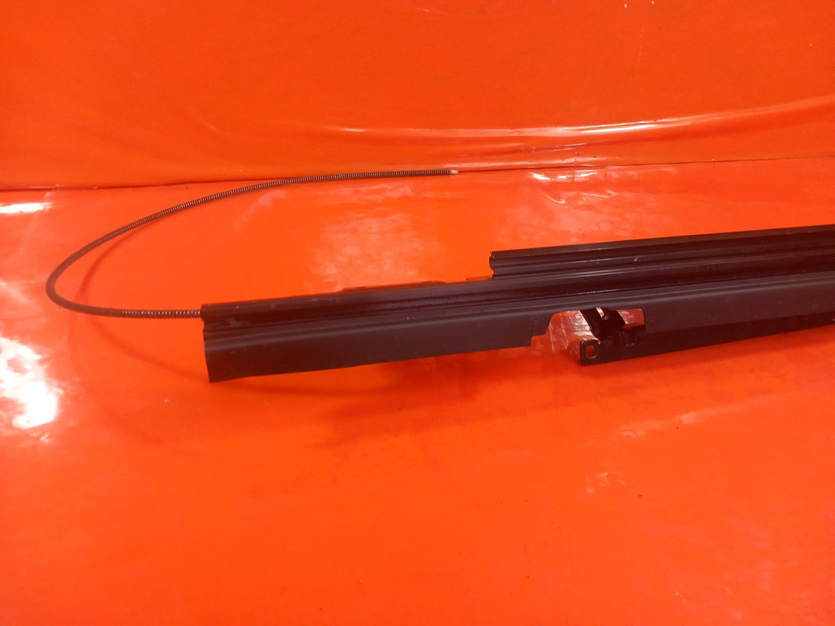 2025 Land Rover Defender L663 Panoramic Roof Rail 883835712RH Warranty A396 - Image 2