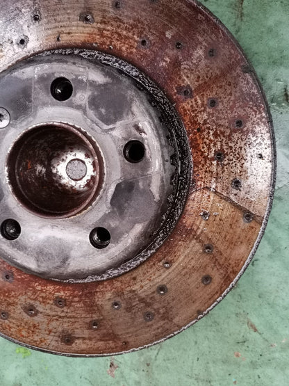 MERCEDES C200 W205 2.0 PETROL 2015 AMG FRONT WHEEL BRAKE DISC AND HUB BEARING - Image 4