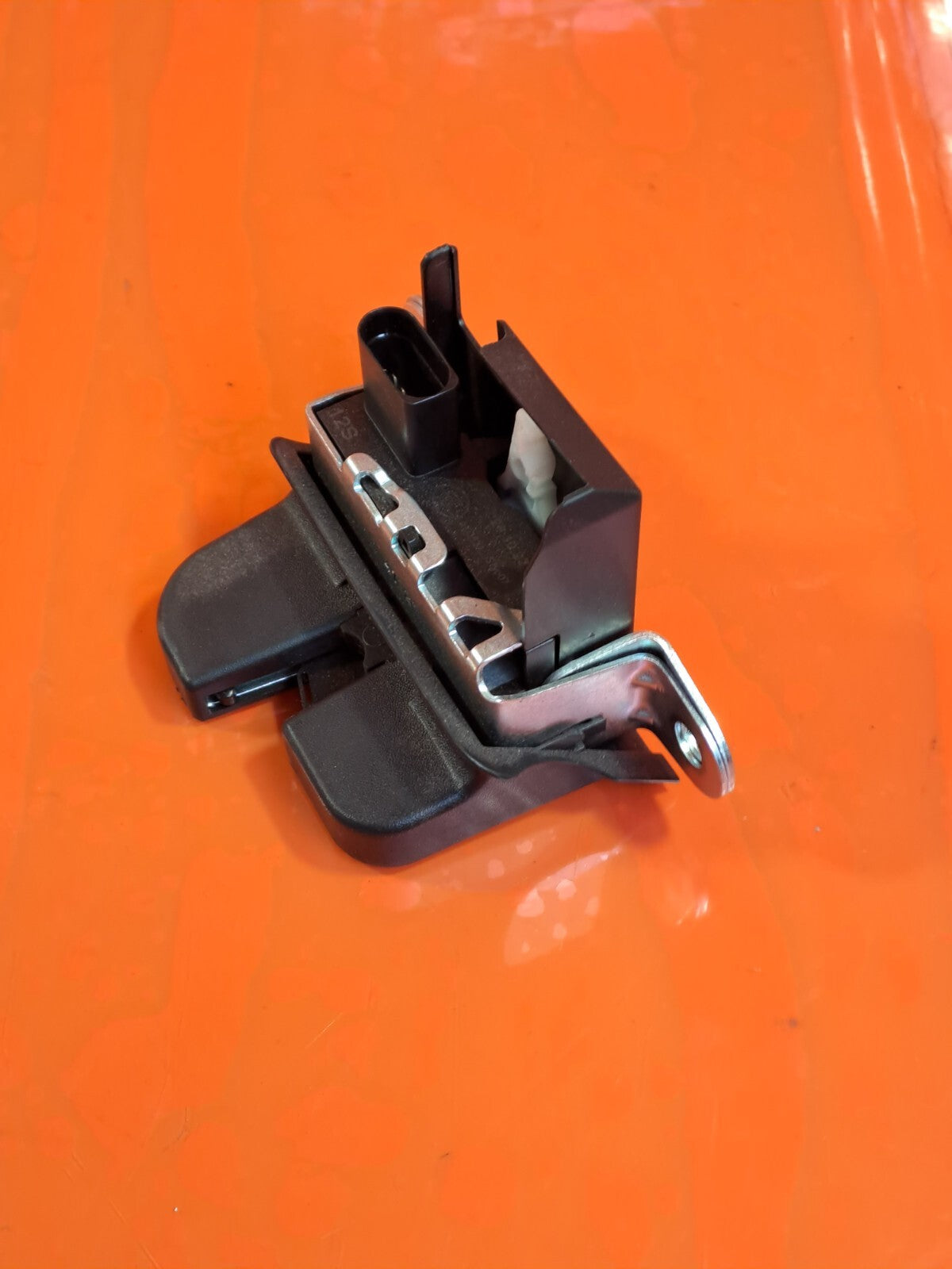 ✅2023 CUPRA BORN V2 EV TAILGATE BOOT LOCK 131817 + WARRANTY A209 - Image 1