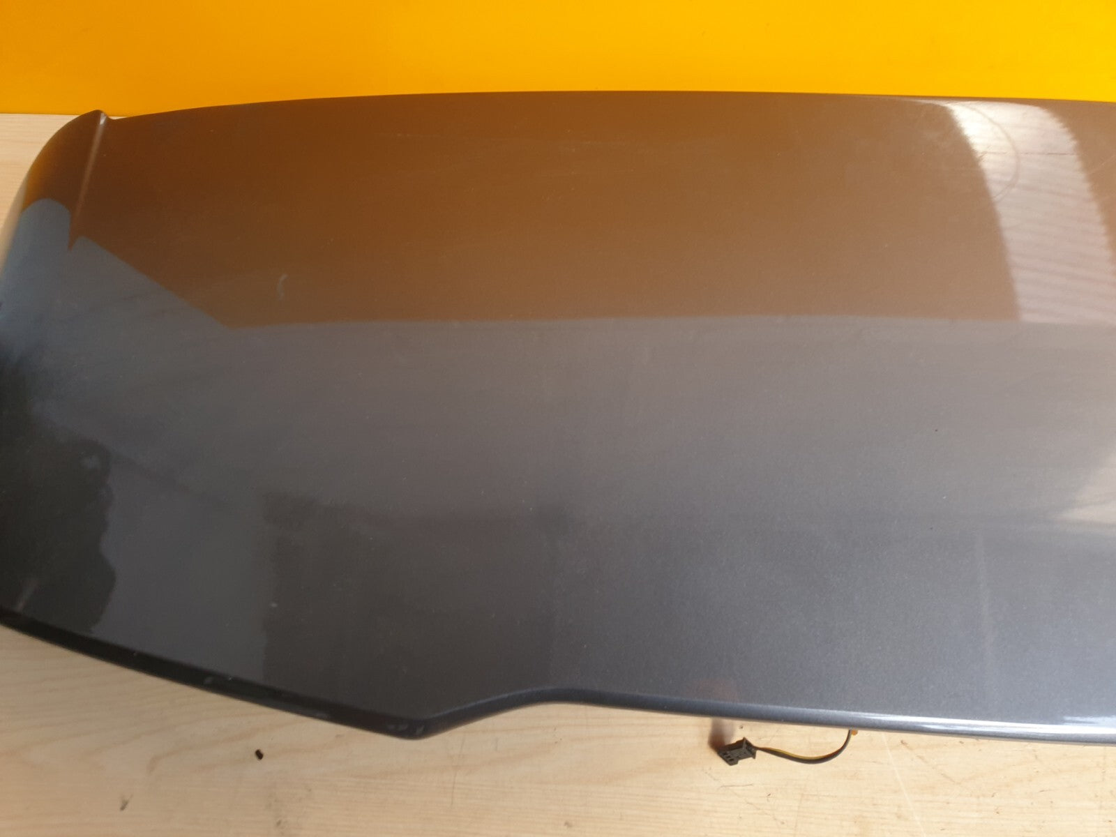 2013 VOLVO V40 TAILGATE SPOILER 31253973-01 X00 - Image 2