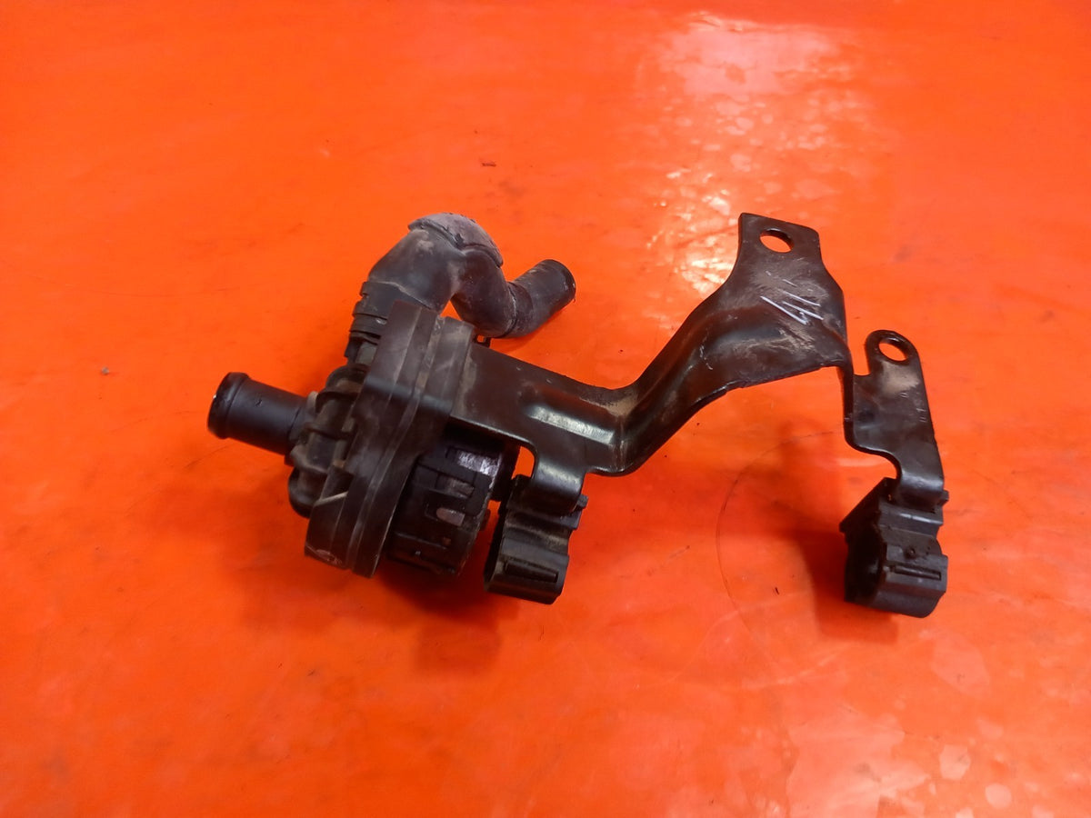 2023 VW Transporter ST-Line Auxiliary Water Pump 7LA965567B Warranty A416 - Image 7