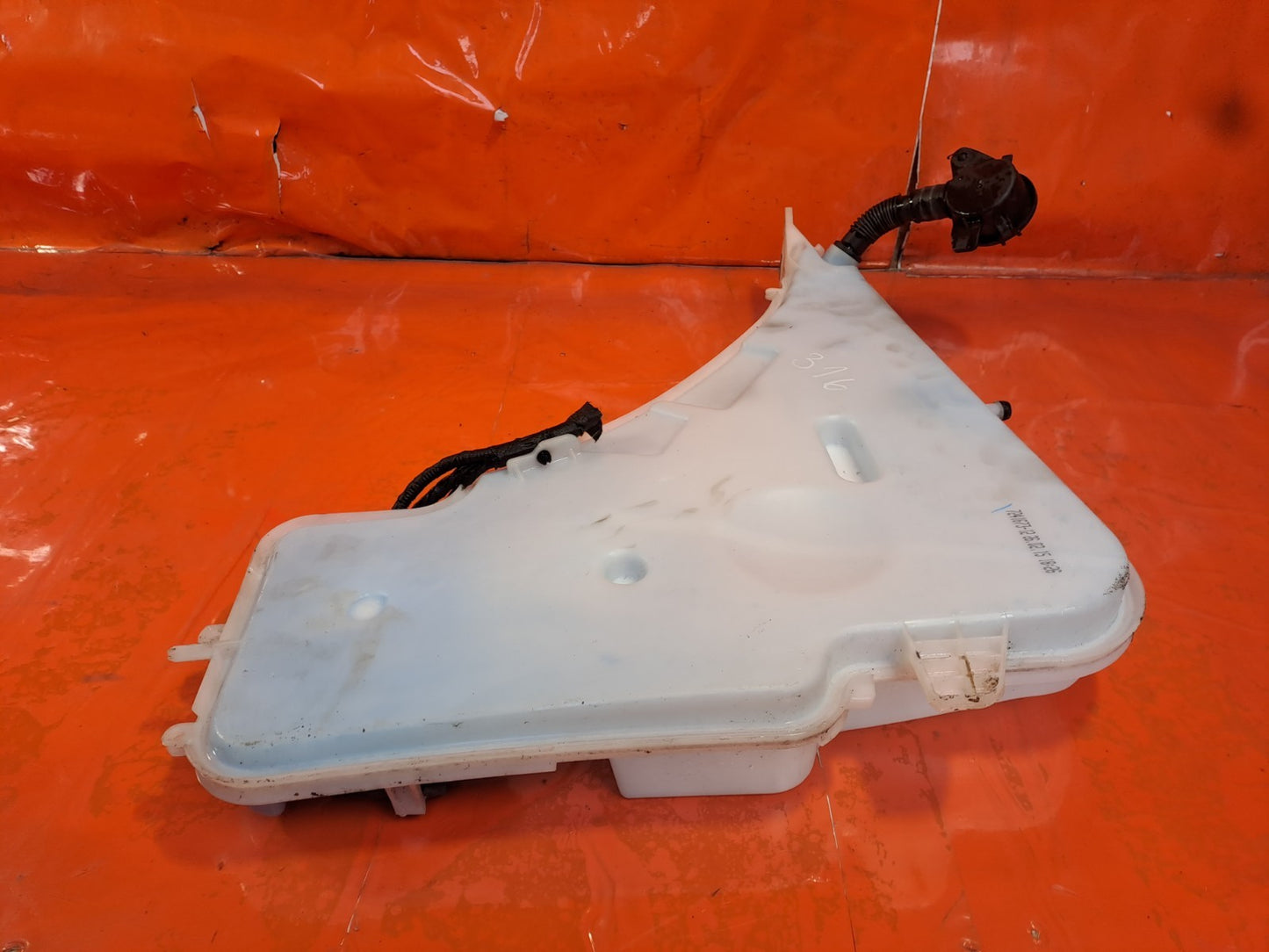 ✅2015 BMW 1 Series Sport F20 Windscreen Washer Bottle 7241673 + Warranty A316 - Image 12