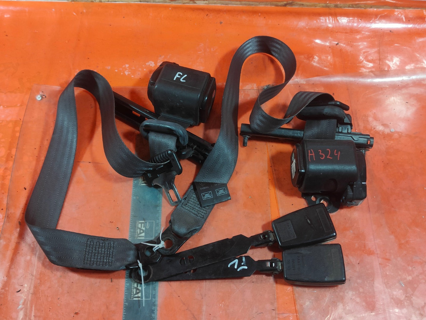 ✅2003 VOLVO FL FRONT SEAT BELTS PAIR 3953177 + WARRANTY A324 - Image 1