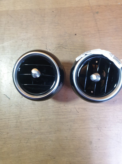 ✅Mercedes C Class W205 2014 Dashboard Air Vent Pair Left & Right A2058301200 - Image 5