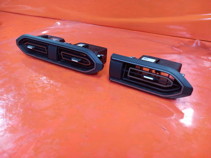 2024 Dacia Jogger Front Left and Middle Air Vents 687606191R Warranty A391 - Image 3