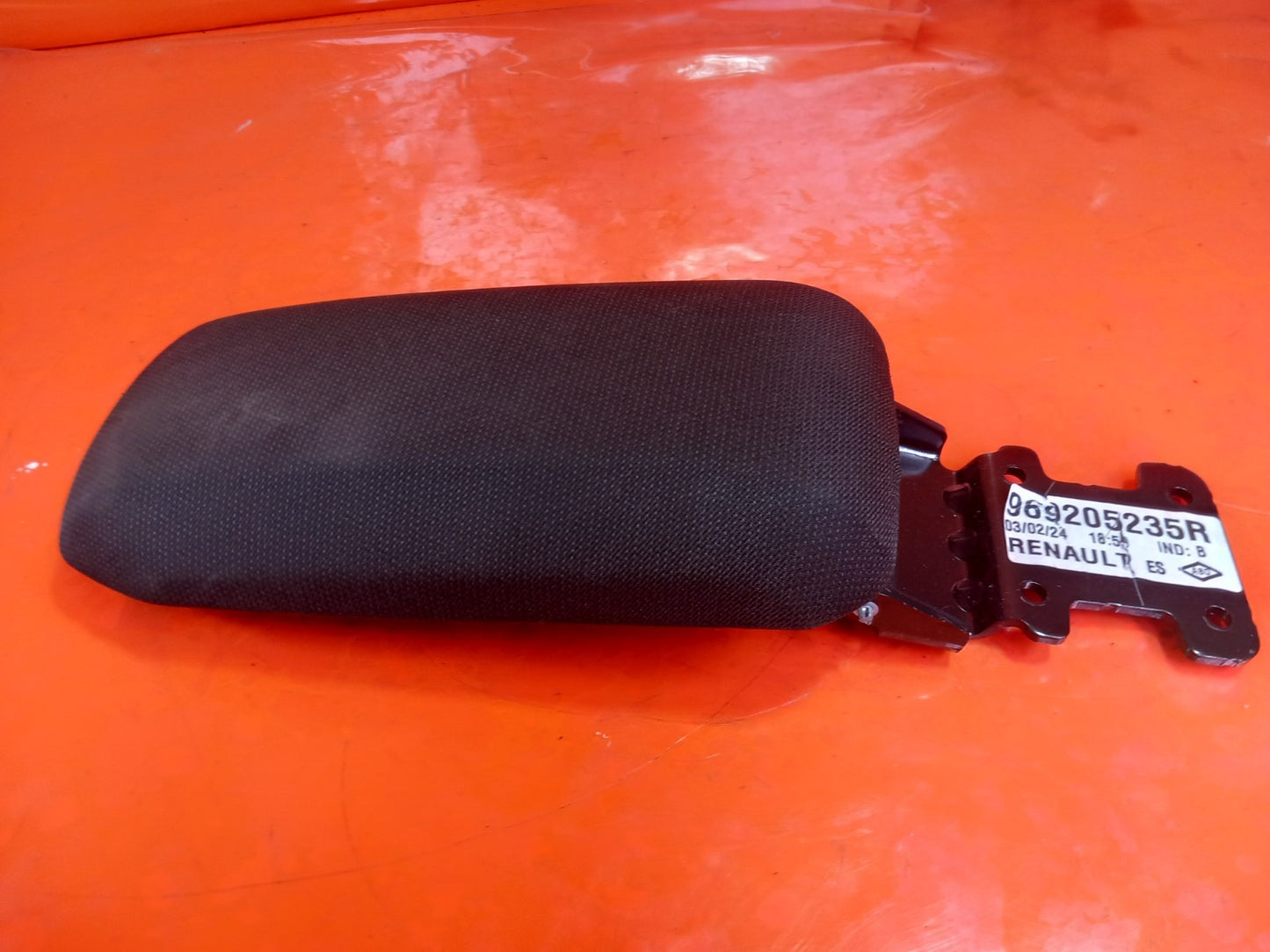 2024 Dacia Jogger Centre Console Armrest 969205235R Warranty A391 - Image 4