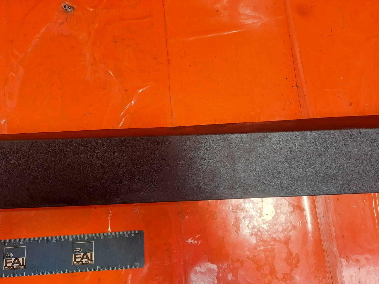 ✅2023 Polestar 2 Long Range Front Right Door Lower Molding 31672656 A312 - Image 3