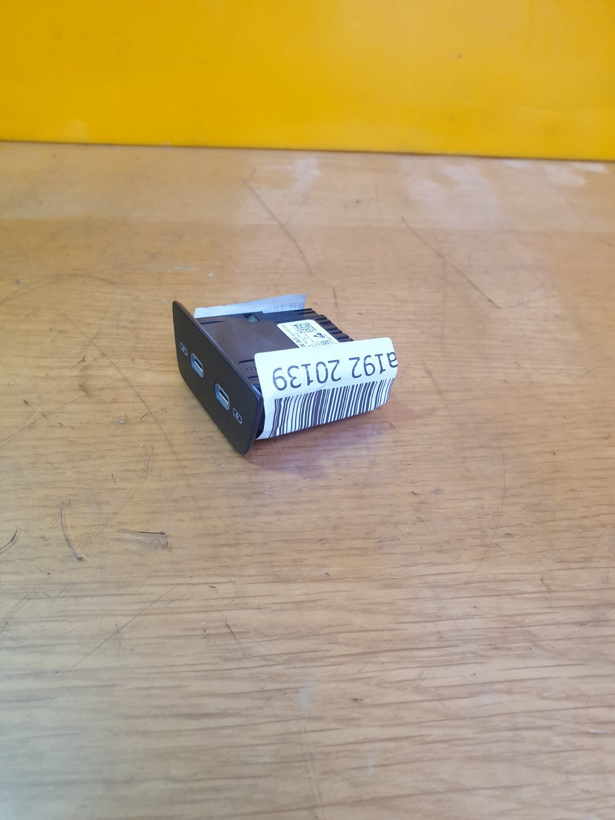 ✅VW T-ROC LIFE 1.5 PETROL 2022 REAR CENTRE CONSOLE USB SOCKETS 2G6035954 A192 - Image 7