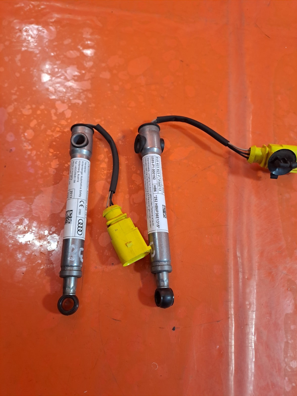✅AUDI A3 1.6 DIESEL 2013 BONNET HINGES PAIR 8V0823823F Warranty A338 - Image 5
