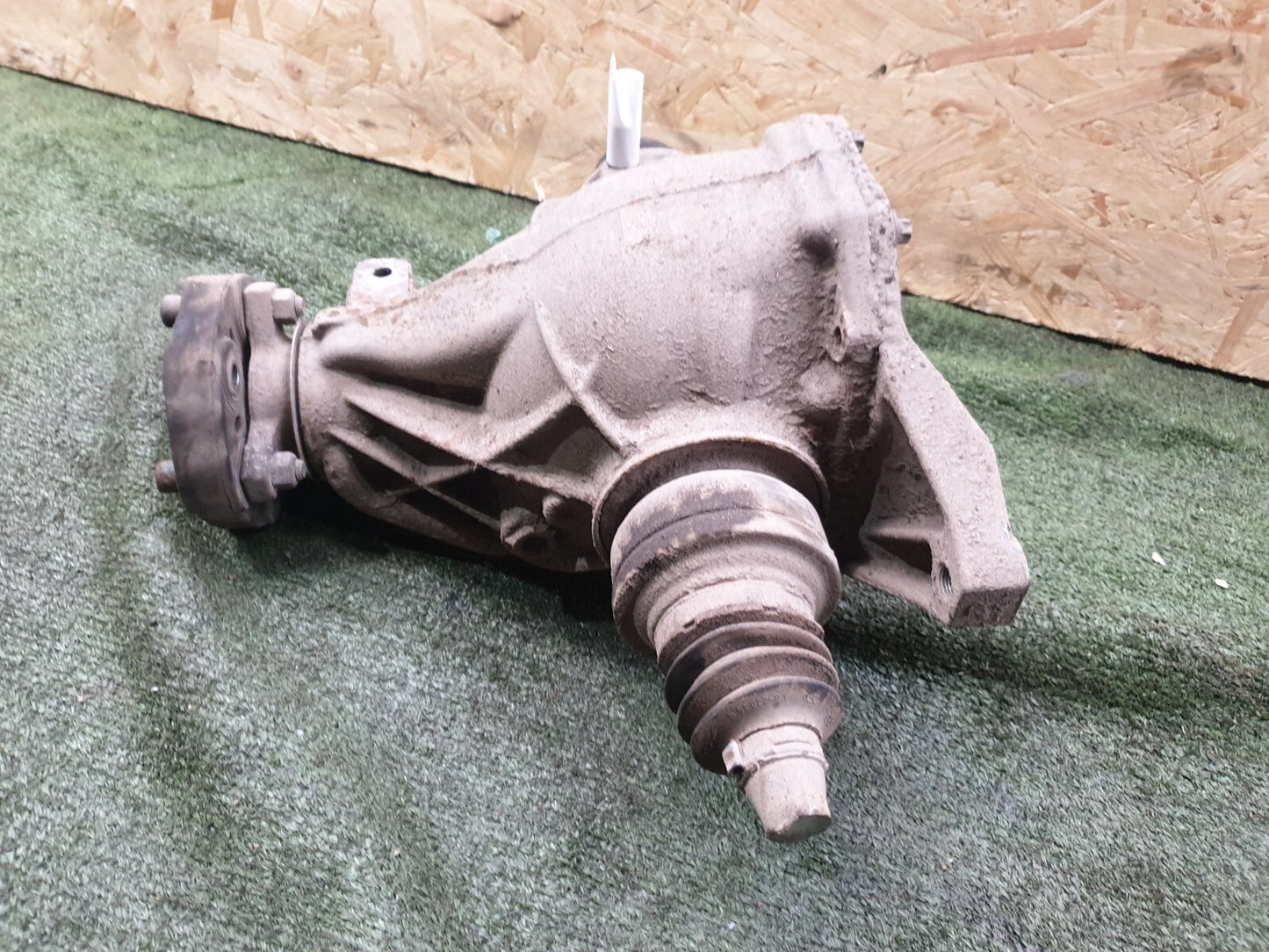✅2013 MERCEDES W212 AMG 2.1D REAR AXLE DIFFERENTIAL RATIO 2.47 2123507906 A141 - Image 3