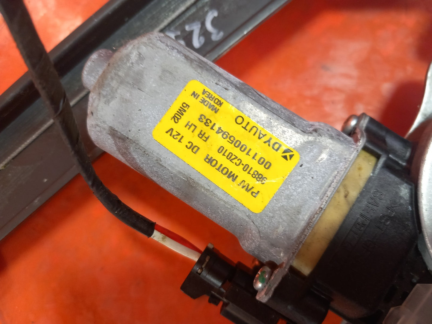 2018 Ssangyong Korando ELX Window Regulator Motor Front Left 98810-CZ010 A329 - Image 8