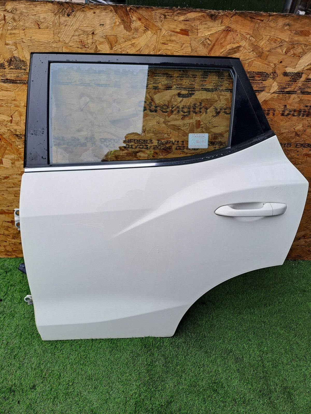 SSANGYONG TIVOLI EX 1.6 DIESEL 2017 REAR LEFT DOOR WHITE Warranty A230 - Image 1
