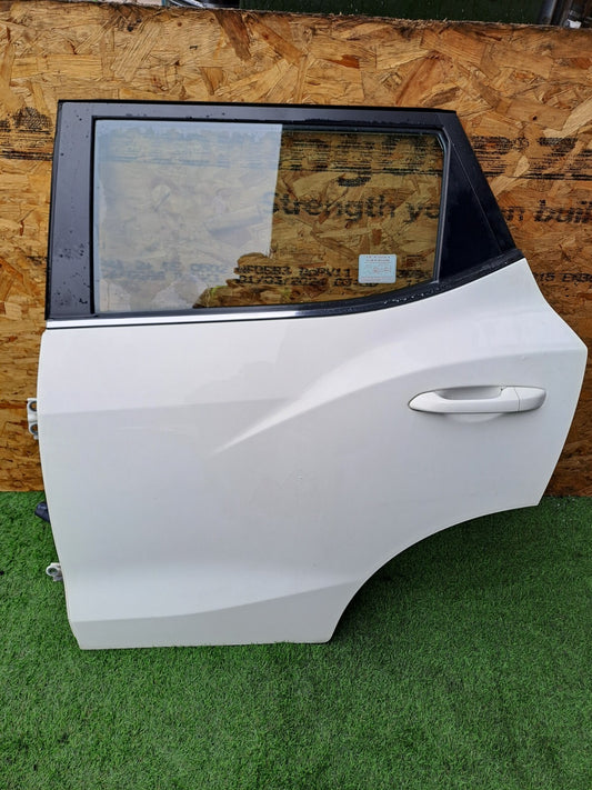 SSANGYONG TIVOLI EX 1.6 DIESEL 2017 REAR LEFT DOOR WHITE Warranty A230 - Image 1