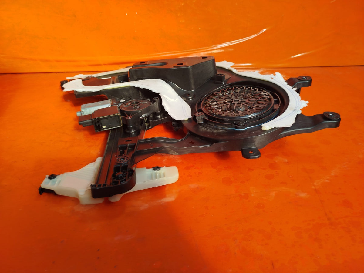 2020 Vauxhall Combo MK4 Front Left Window Regulator Motor 9830335880 A414 - Image 2