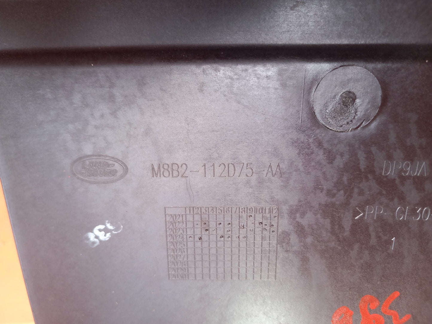 Land Rover Defender L663 3.0 Diesel 2025 Left Interior Part M8B2112D75AA A396 - Image 10