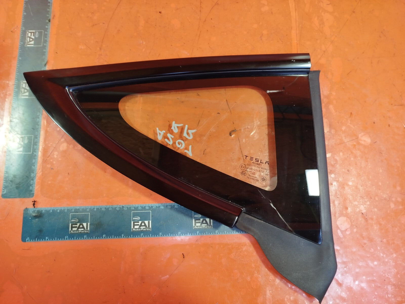 ✅TESLA MODEL 3 LONG 2024 REAR RIGHT QUARTER WINDOW GLASS 43R-011570 1910990-00-C - Image 1