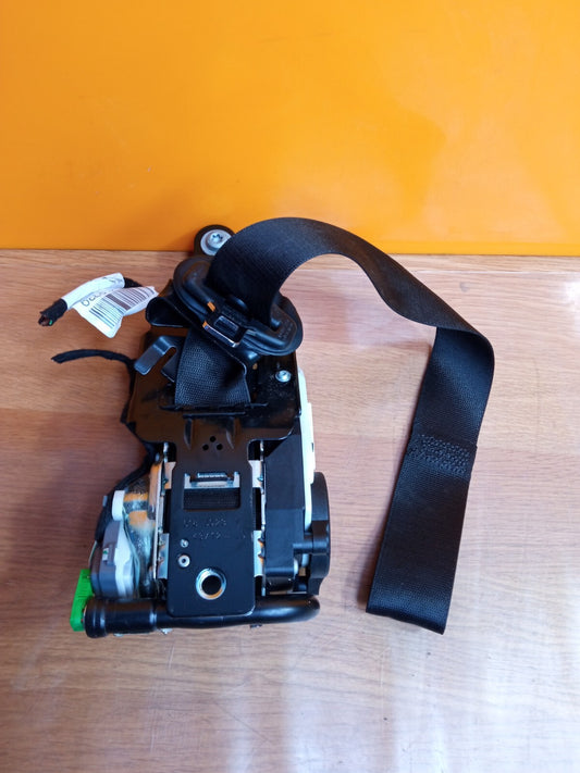 ✅2013 Mercedes C Class W204 AMG Sport Seat Belt Front Left A2048680022 A126 - Image 2