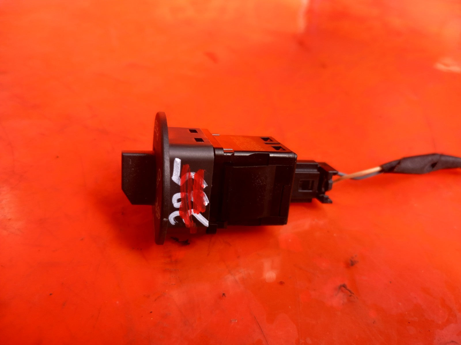 Renault Captur 1.6 Petrol 2023 Passenger ArBag On Off Control Switch 681991670R  - Image 10
